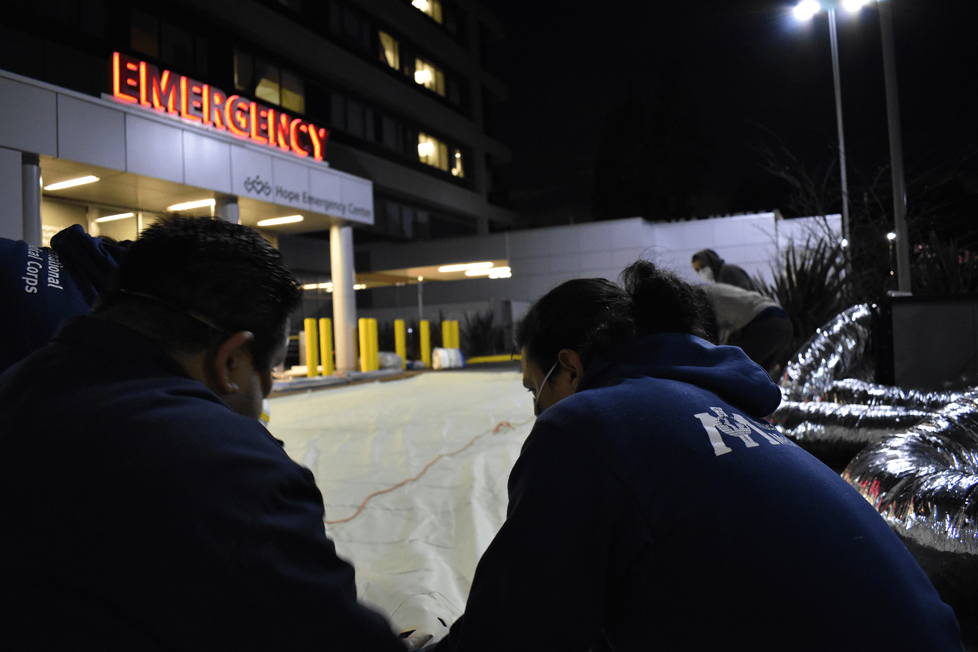 In March 2020, International Medical Corps set up an emergency medical field unit outside of Martin Luther King, Jr. Community Hospital in Los Angeles to support underserved, low-income communities hit hard by COVID-19. In response to COVID-19, International Medical Corps deployed 33 similar units across the US by May 2020.