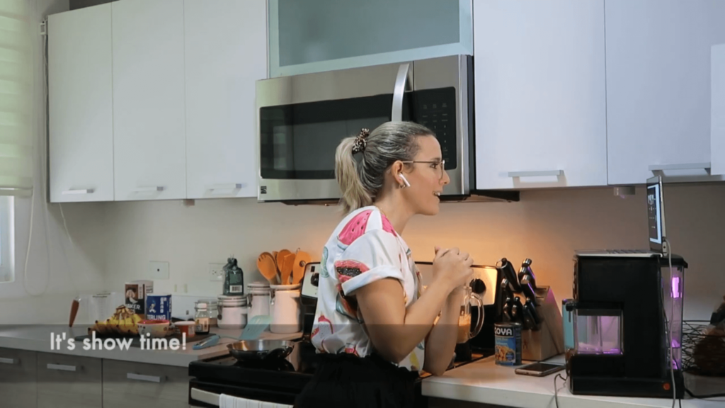 Suzanne Jimenez-Sanchez conducts a cooking demonstration for families in Puerto Rico.