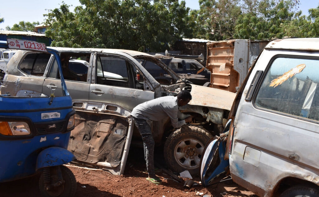 Nasteeh Mohamed Omer, who participated in International Medical Corps’ Addressing Root Causes of Migration (ARC) program, works at a garage in Dollo Ado, Ethiopia, after his auto mechanics training.