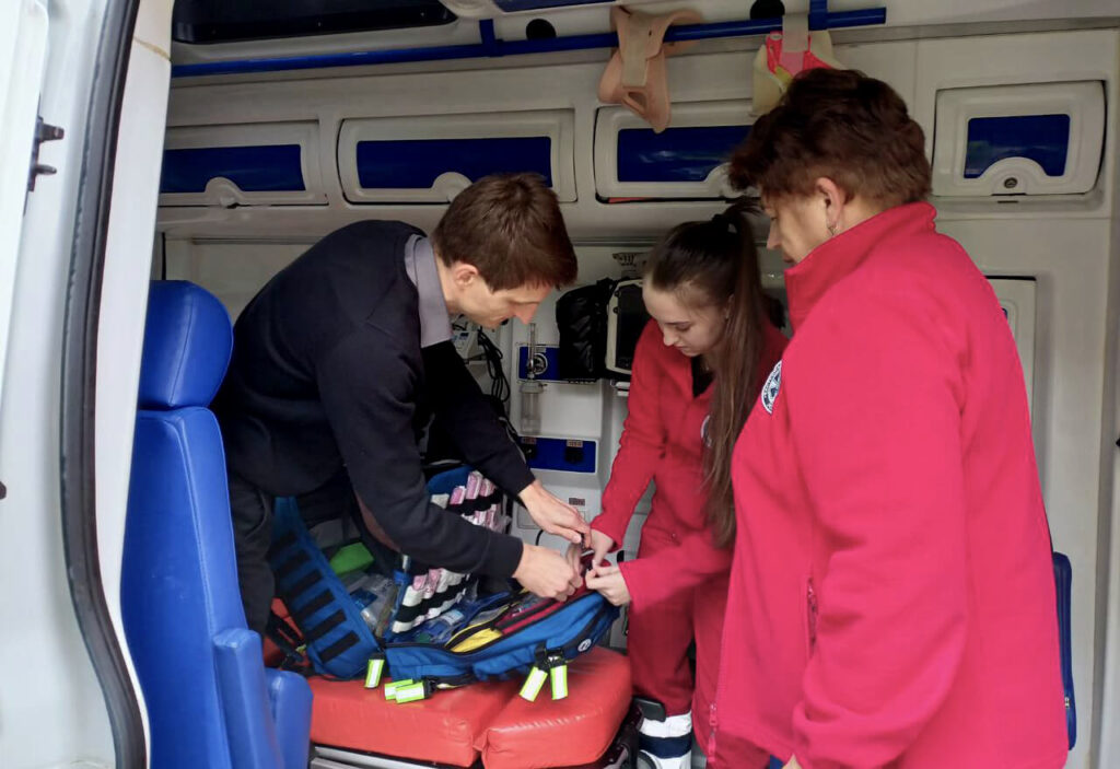 Dr. Taras Kushnir and colleagues check the emergency bags IMC gives to the station in the summer. While doing this, he talks with his employees to encourage them and remind them of some of the techniques they learned in the PFA training.