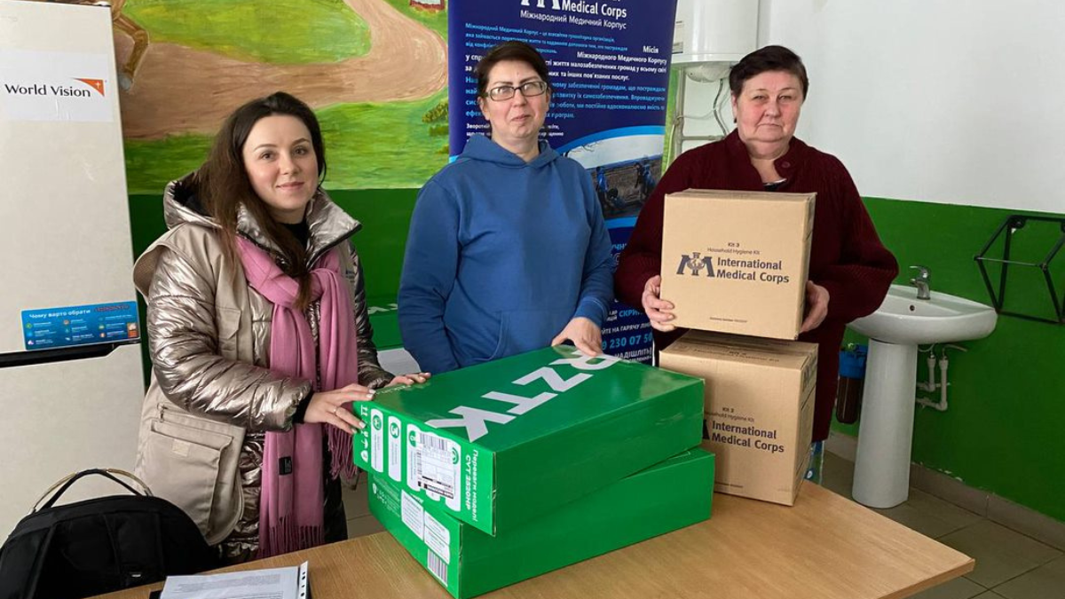 International Medical Corps team prepares hygiene kits for distribution at Zavadka Secondary School in Stryi.