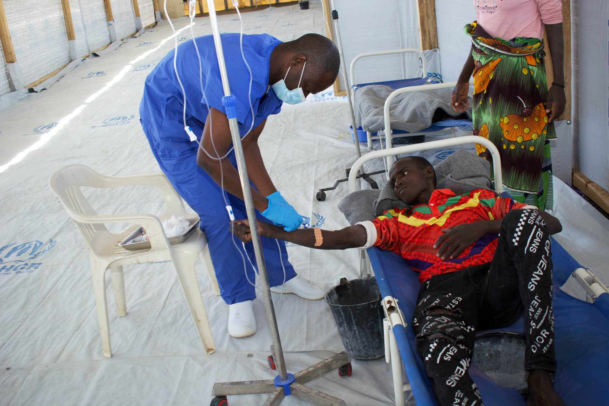 In the Minawao cholera treatment centre, Dr. Moustapha administers a treatment for patients with severe dehydration.