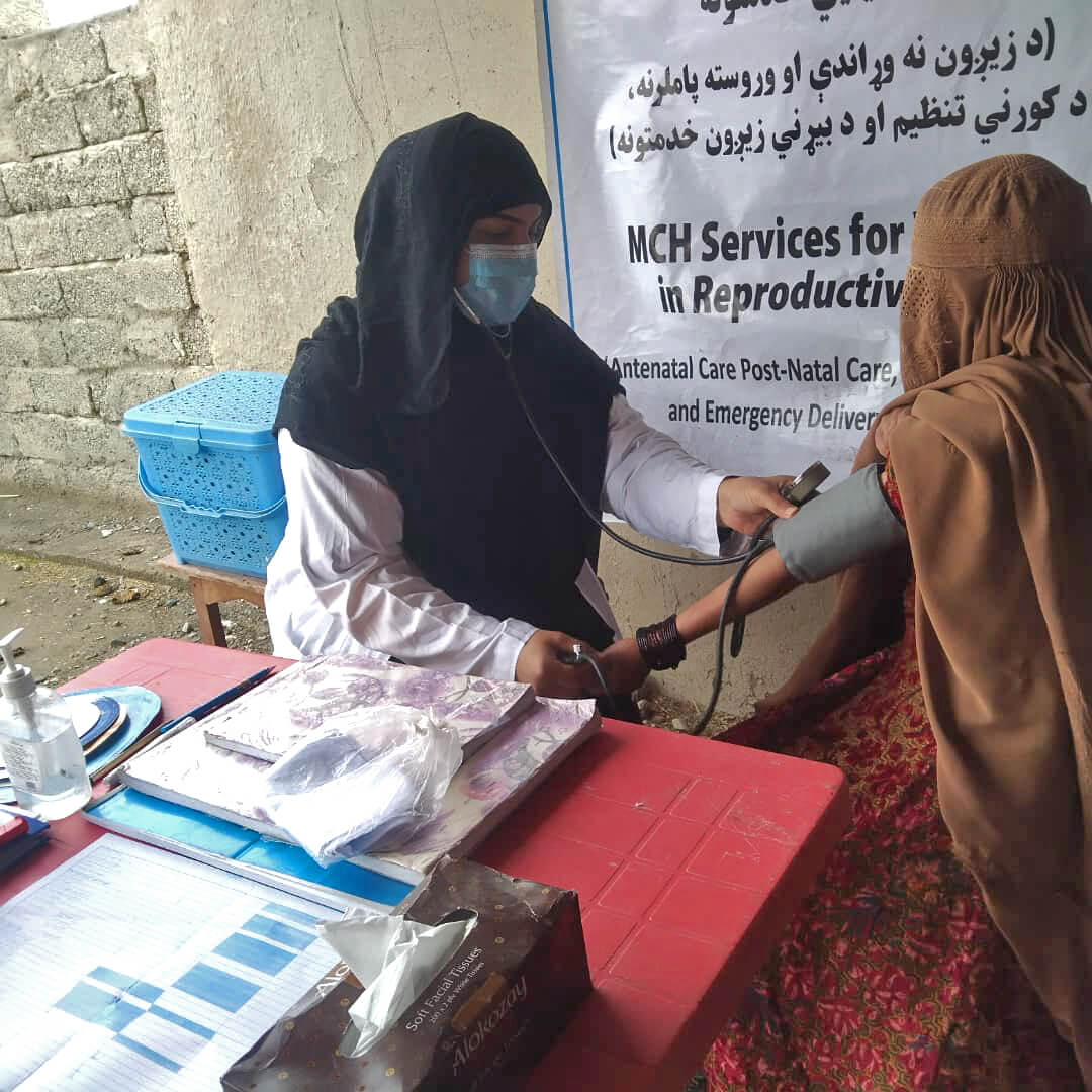 Mursal, a midwife with International Medical Corps’ mobile team in Afghanistan, examines a patient in a remote village.