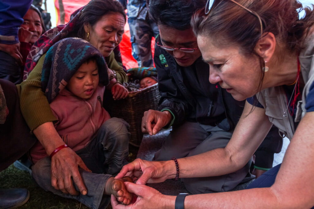 Volunteer Dr. Luanne Freer treats a child during our 2015 Nepal response.