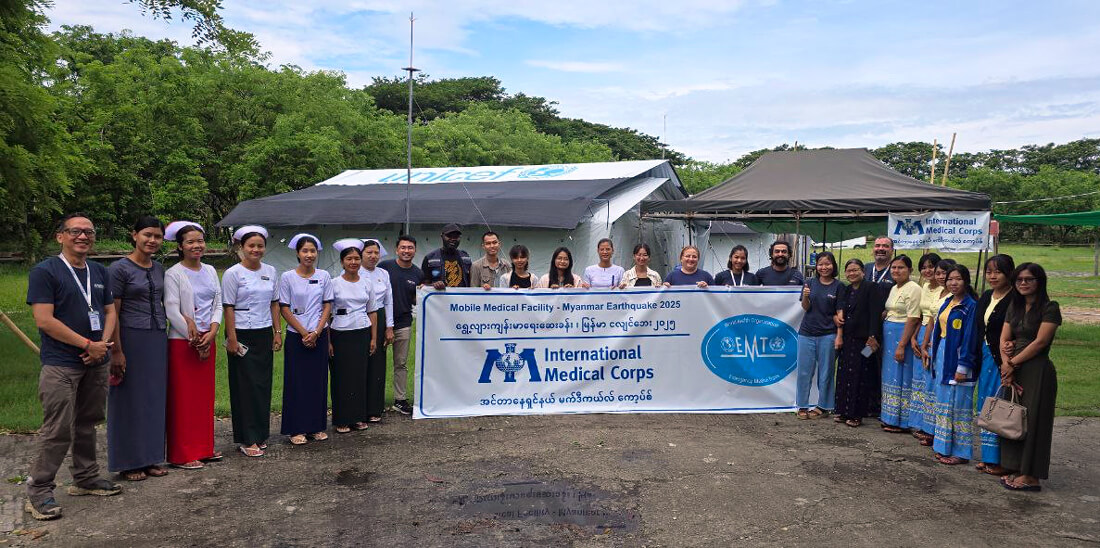 International Medical Corps staff, community members and volunteer doctors and nurses pose for a group photo at the site of International Medical Corps’ field hospital in Pobba Thiri.
