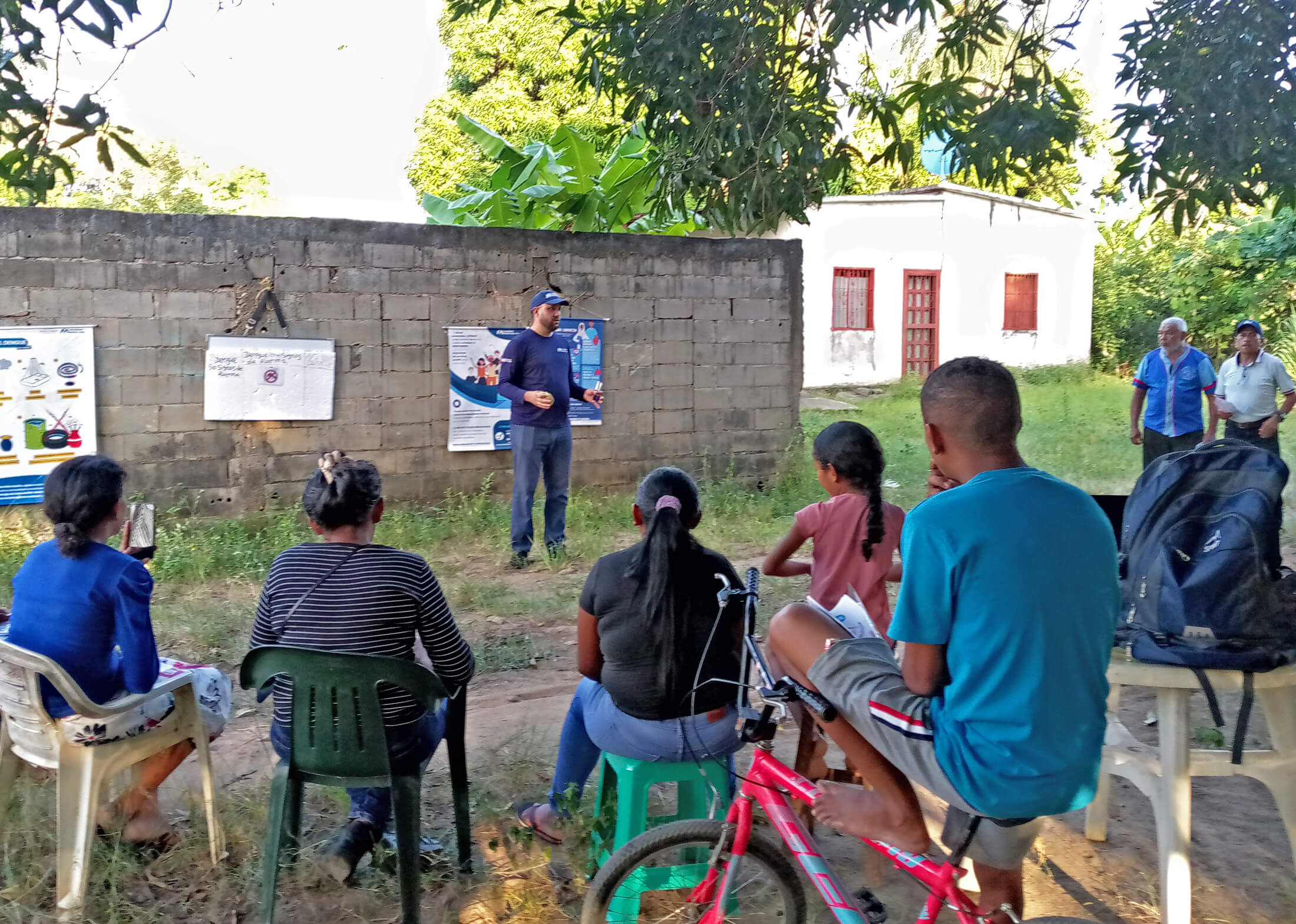 Osman Castillo conducts a community awareness session on the causes, symptoms and treatment of dengue.