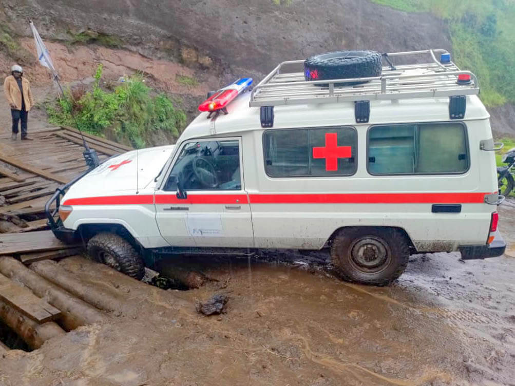 A makeshift bridge in Kirotshe health zone.