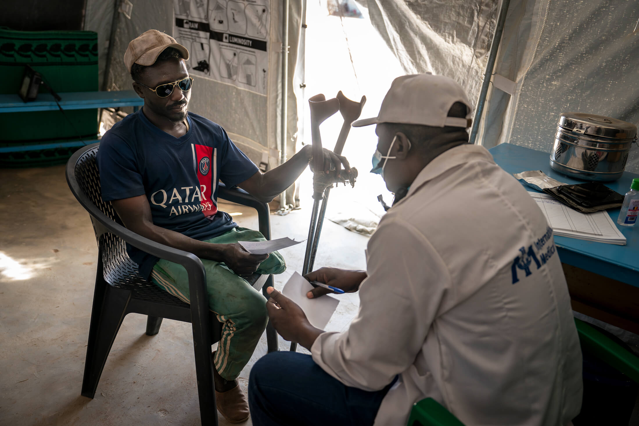 Aziber receives a medical consultation from Dr. Madjiyangue Ngaradoumadji David at the International Medical Corps field hospital in Dougui refugee camp.