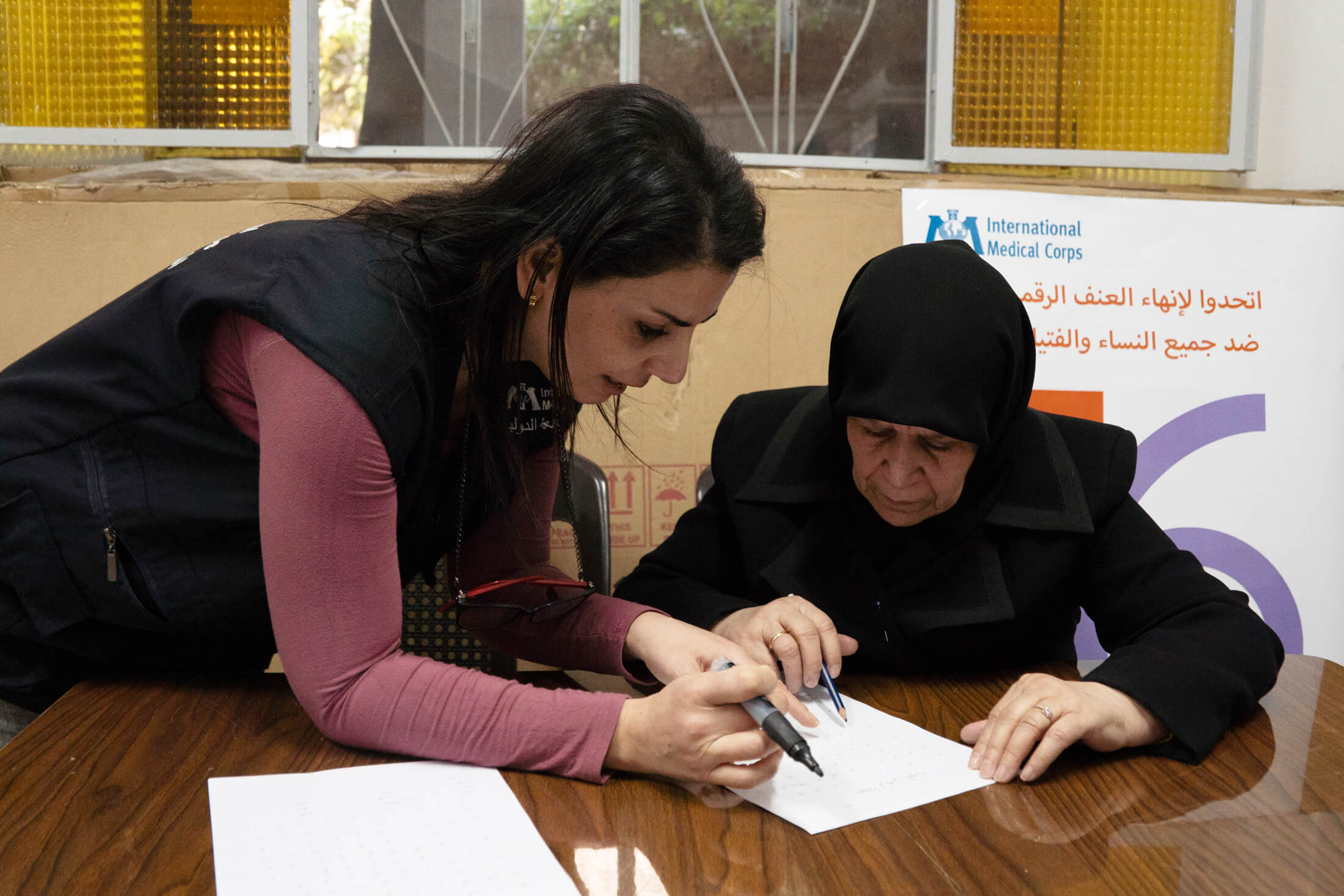 Reem AlAridi, teacher at the Beit Sahem women’s and girls’ safe space (WGSS) in Rural Damascus, interacts with a woman during class.