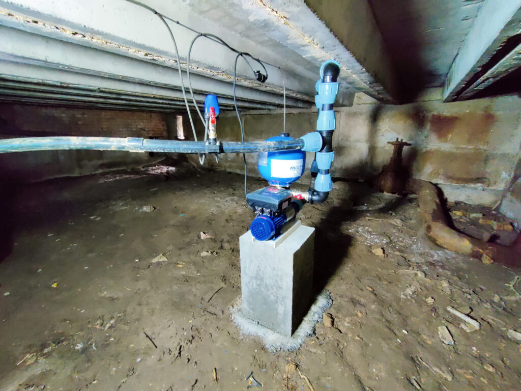 Each booster pump delivers between 20 and 180 litres of water per minute, reducing the hydraulic stress on Pokrov’s water distribution network.