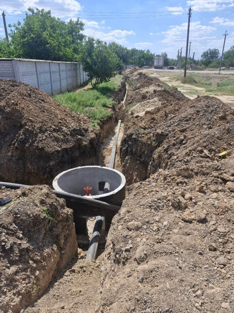 International Medical Corps replaced 3,670 meters of damaged water pipeline in the village of Mala Dolyna.
