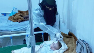 A young child receives timely treatment and monitoring for severe dehydration at the International Medical Corps-supported diarrhea treatment center at the Sheikh Zayed Hospital in Sana’a.