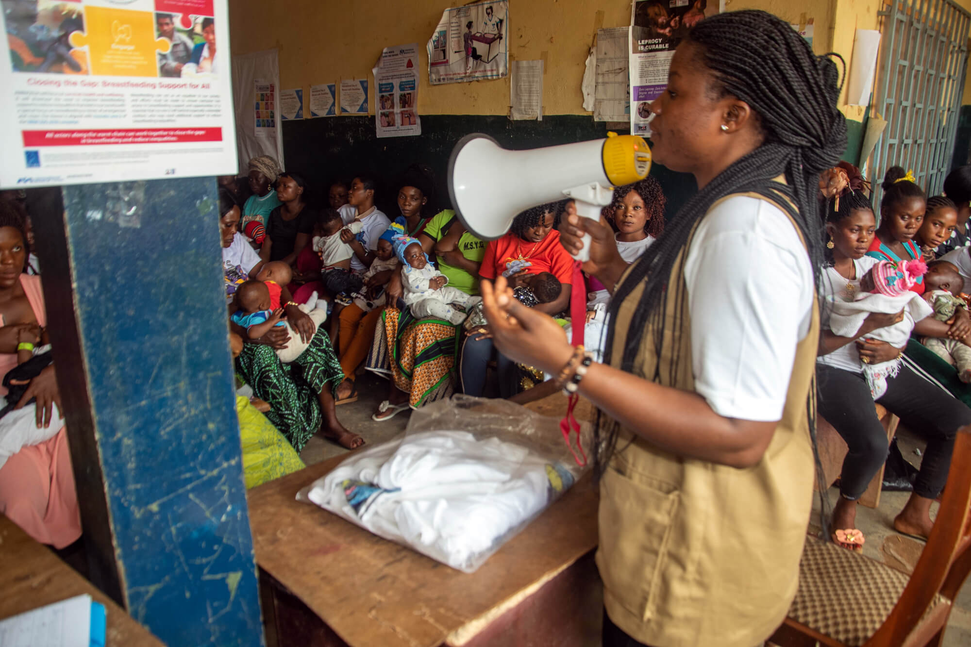An International Medical Corps nutrition assistant conducts an education session in Northwest Cameroon.