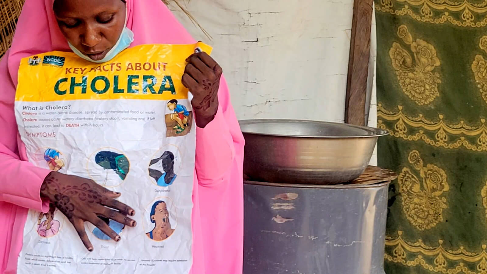 A community health worker trained by International Medical Corps shares public health information about cholera.