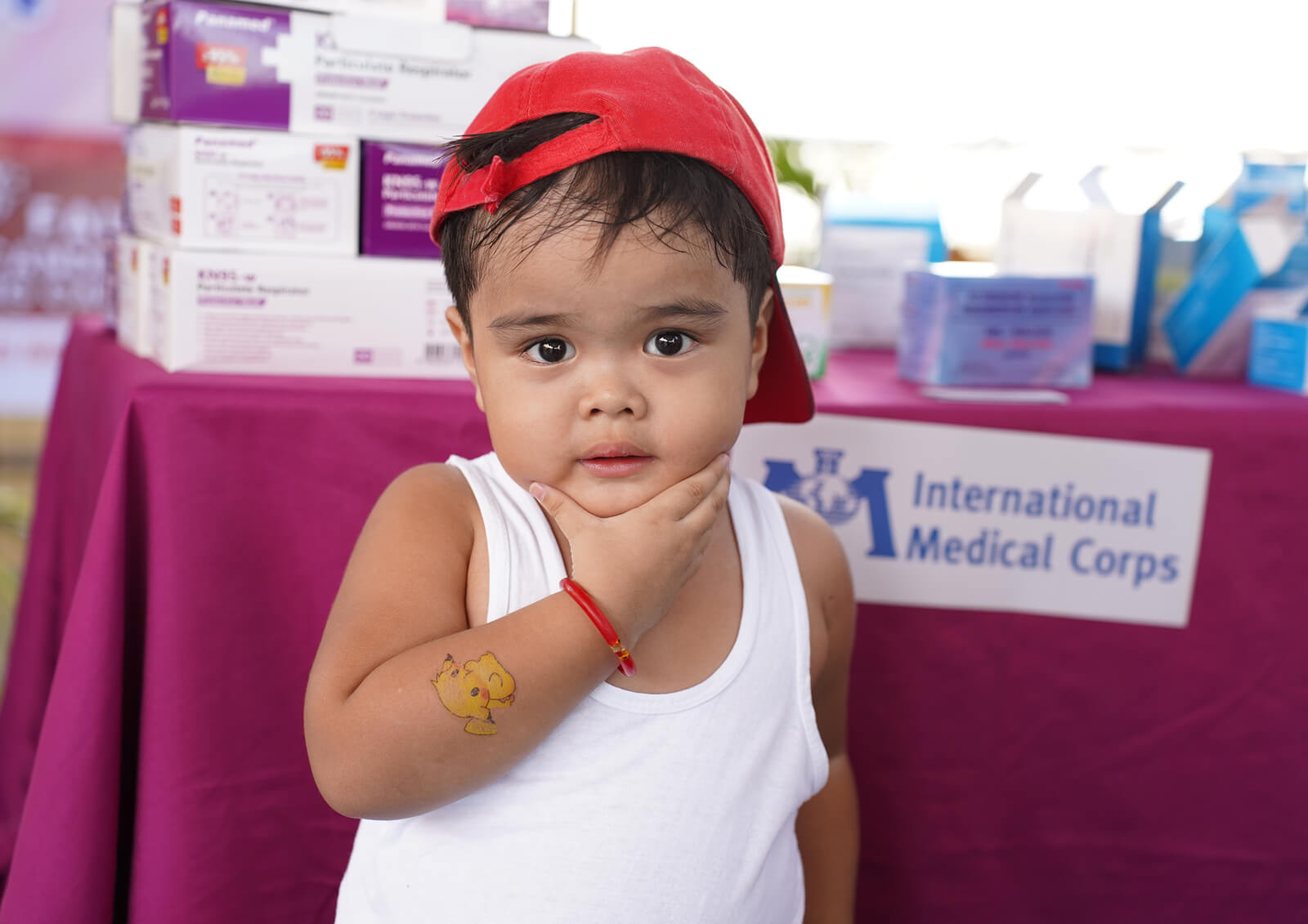 International Medical Corps’ mobile medical teams distribute medicines, hygiene kits and other health supplies to families affected by the Mindanao earthquake.